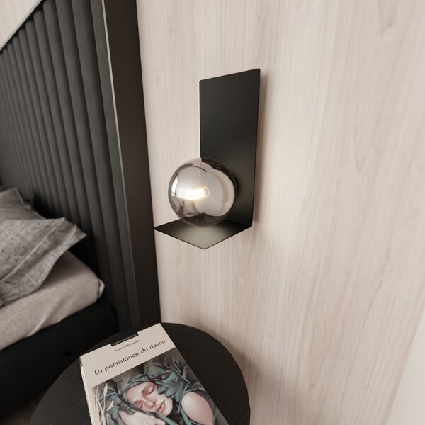 Applique Minimal 1 Luce Indiretta Pavaka Base Acciaio Nero E Vetro Fumè