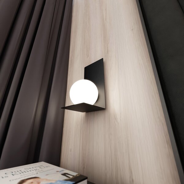 Applique Minimal 1 Luce Indiretta Pavaka Base Acciaio Nero E Vetro Opale