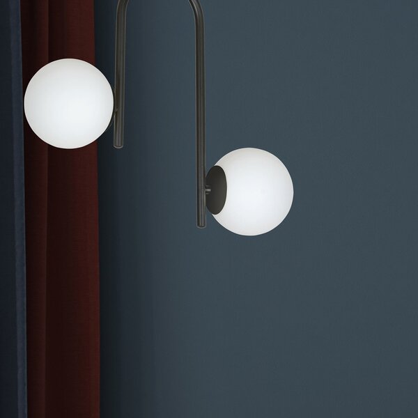 Lampadario 2 Luci Ramachandra Acciaio Nero A Bracci E Sfere In Vetro Opalino