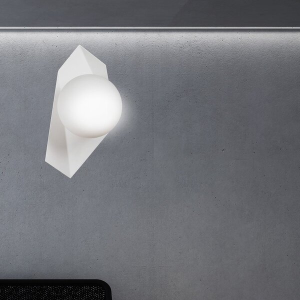 Applique Moderna 1 Luce Sharada Acciaio Bianco E Sfera Vetro Opalino