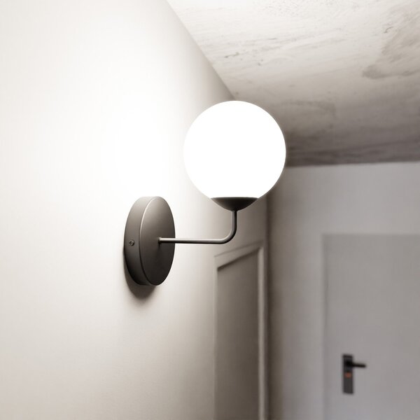 Applique Moderna 1 Luce Wugu In Acciaio Nero E Vetro A Sfera Bianco