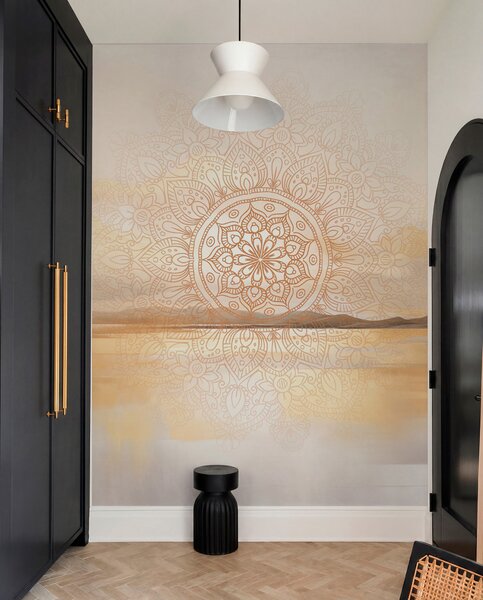 Carta da parati Disegno mandala simmetrico e strutturato che sovrappone un paesaggio con mare,, Carta da parati in stile Boho, w09491 : Uwalls.it