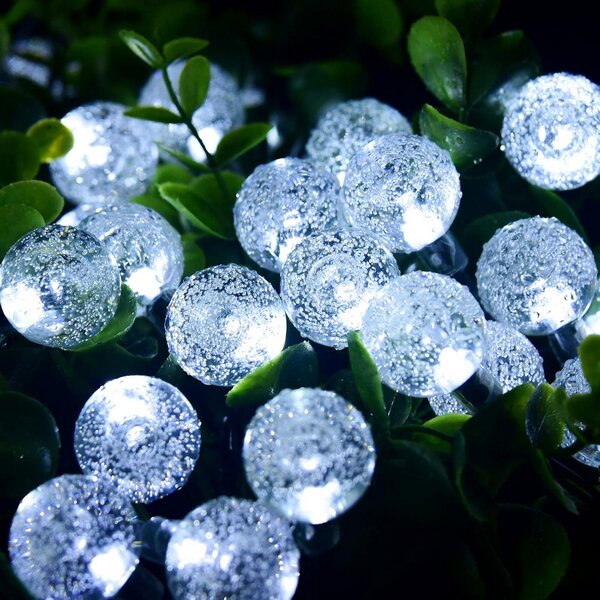 Catena decorata con 60 Perle a Led Bianco Freddo 9 metri cavo verde a batteria Wisdom
