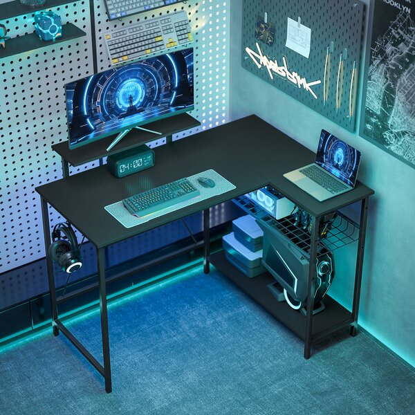 HOMCOM Scrivania gaming angolare, supporto per monitor, ripiano a rete regolabile, 114,5x82x91,5cm, Nero | Aosom Italy