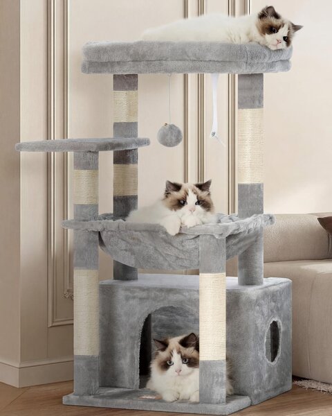 Albero per gatti con una grande e morbida cuccia