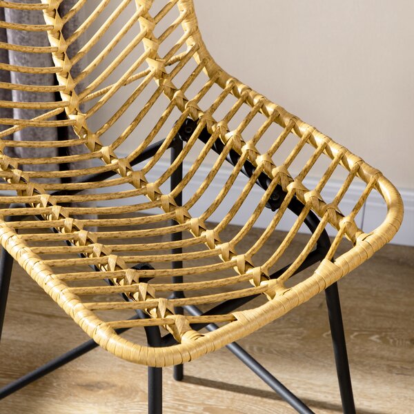 HOMCOM Set di 2 sgabelli da bar design bohémien Altezza 66 cm con poggiapiedi in metallo e midollino PE - naturale