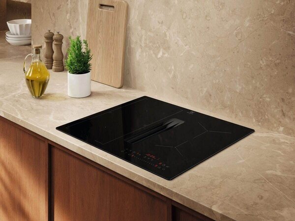 Electrolux Piano Cottura a Induzione con Cappa Integrata 4 Fuochi Larghezza 60 cm colore Nero - KCC63410CB