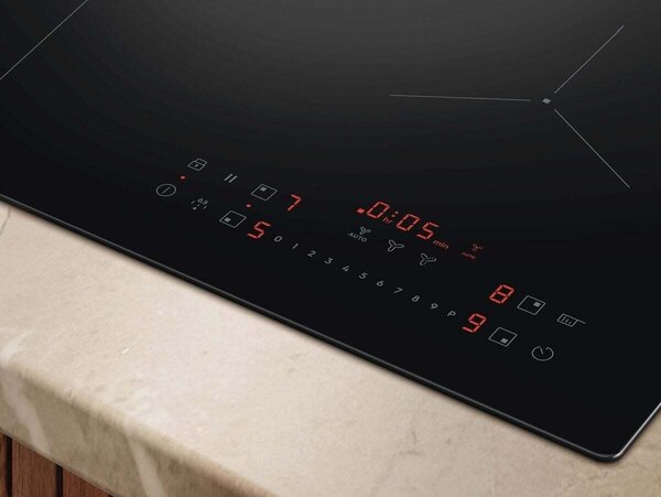 Electrolux Piano Cottura a Induzione con Cappa Integrata 4 Fuochi Larghezza 60 cm colore Nero - KCC63410CB