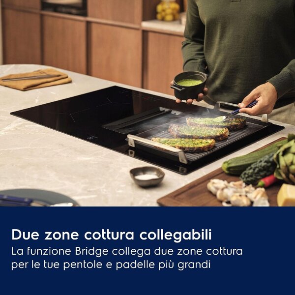 Electrolux Piano Cottura a Induzione con Cappa Integrata Aspirante 4 Fuochi Larghezza 80 cm colore Nero - KCC83410CT