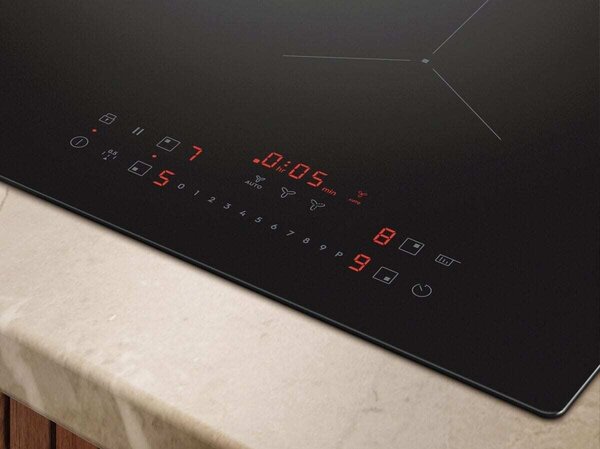 Electrolux Piano Cottura a Induzione con Cappa Integrata Aspirante 4 Fuochi Larghezza 80 cm colore Nero - KCC83410CT