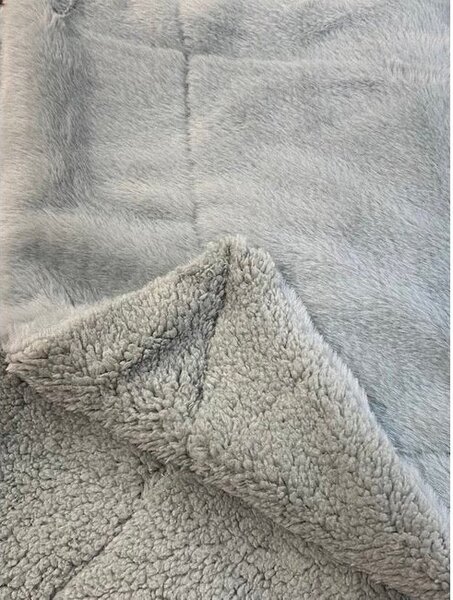 Coperta Dolci Abbracci Grigio Chiaro / 130 cm X 170 cm