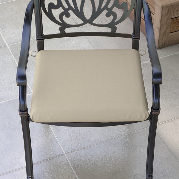 Outsunny Set di 4 cuscini per sedie, cuscini 47 x 47 cm, imbottitura spessa, resistente allo sbiadimento, beige | Aosom Italy