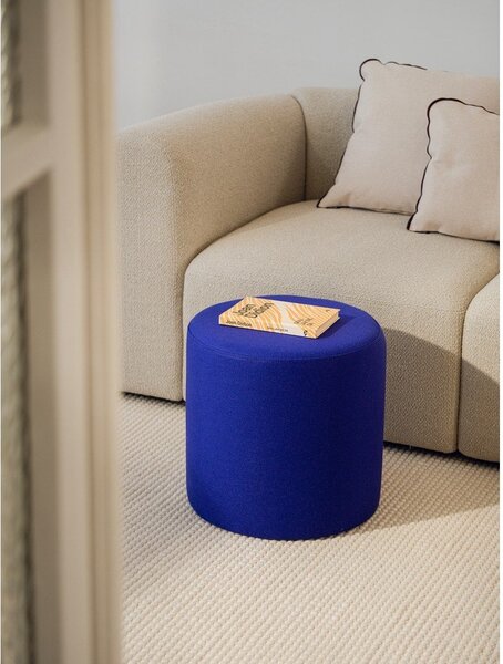 Poggiapiedi blu con rivestimento in lana Folk – noo.ma