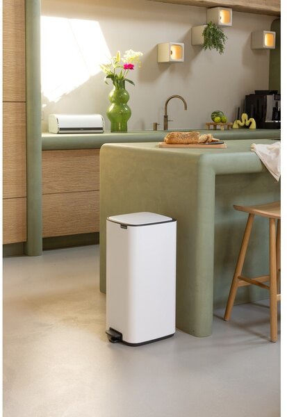 Cestino per la spazzatura bianco in acciaio con pedale 30 l Bo – Brabantia