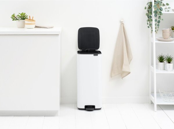 Cestino per la spazzatura bianco in acciaio con pedale 30 l Bo – Brabantia