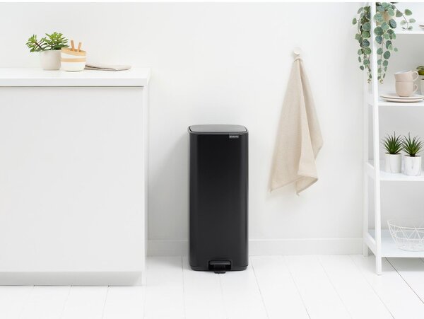 Cestino per la spazzatura nero opaco in acciaio con pedale 30 l Bo – Brabantia