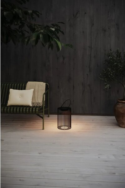 Lanterna a LED nera con alimentazione a pannelli solari e con ricarica USB da esterno (altezza totale 54 cm) Cavia – Markslöjd