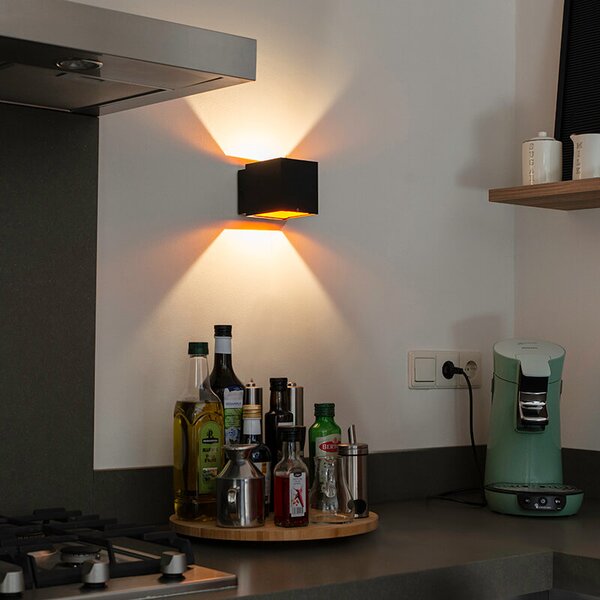Applique da parete di design nero/oro con LED - Caja