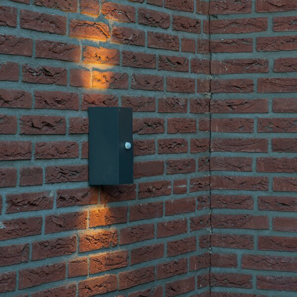 Applique da parete grigio scuro con 2 luci IP44 con sensore di movimento - Baleno