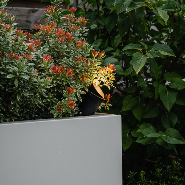 Faretto da giardino a picchetto nero con cavo e spina IP65 - DONE