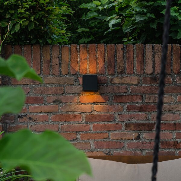 Lampada da parete per esterni nera con LED 2 luci IP54 - Edwin