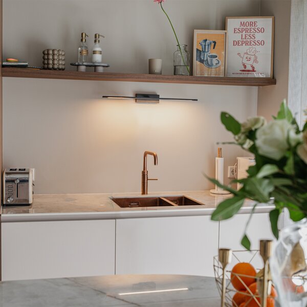 Lampada da parete moderna nera 62 cm con LED IP44 - Jerre