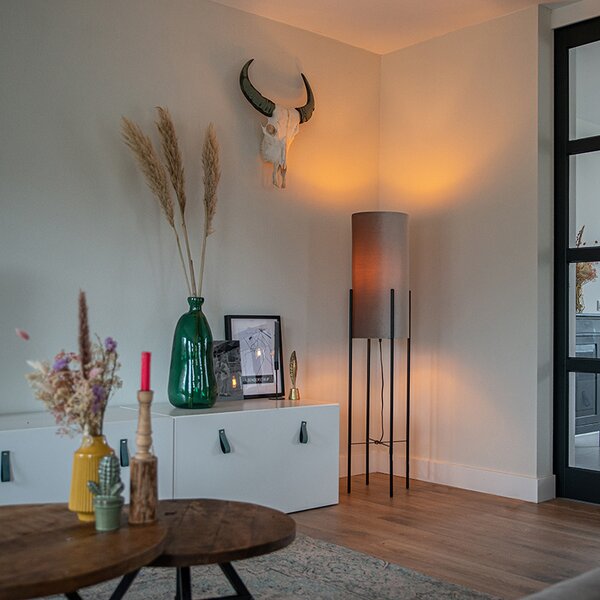 Lampada da terra moderna nera con paralume in velluto grigio - Rich