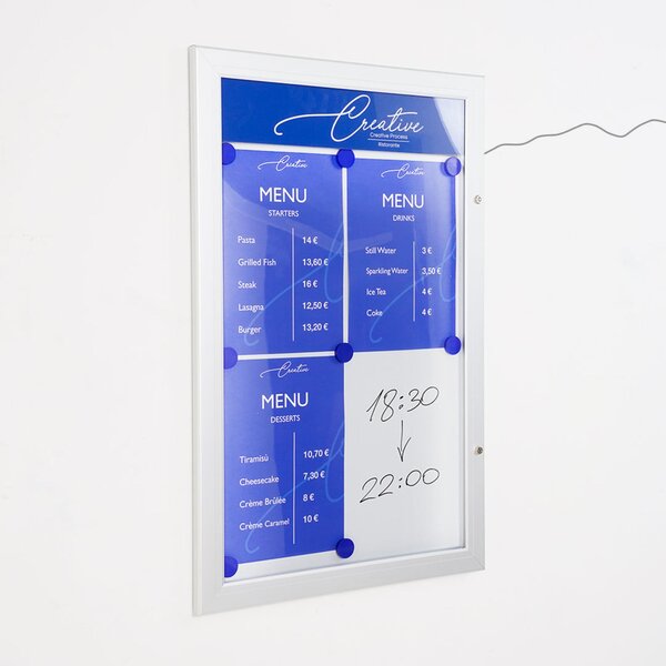 Bacheca da esterno a LED formato 4xA4, profili in alluminio anodizzato silver, anta in policarbonato, 515x790 mm