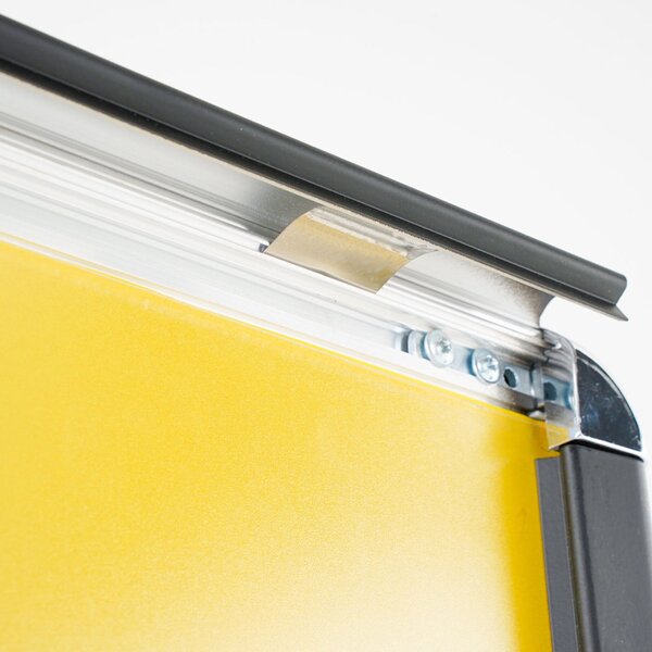 Cornice a Scatto Nera 70x100 cm, Profilo Alluminio 32 mm, Angoli Tondi Cromati, PVC Antiriflesso