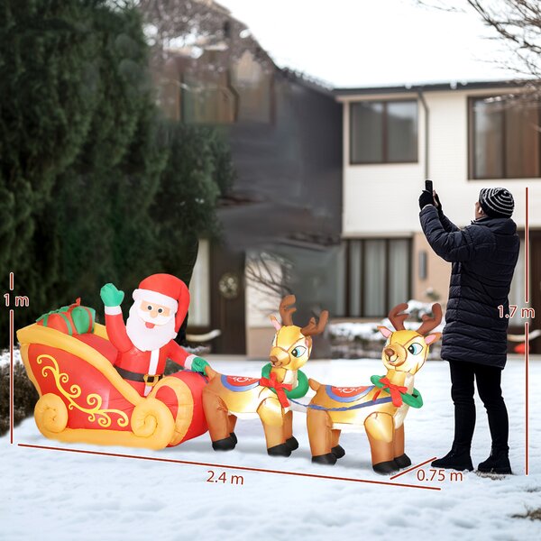 Outsunny Babbo Natale Gonfiabile con Slitta e Renne da 2.4m con 6 Luci LED e Gonfiatore per Esterni e Interni | Aosom Italy