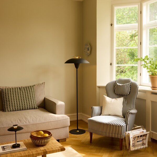 Lampada da terra Halo Design, STEPP, Nero, Soggiorno, Metallo, Scandinavo