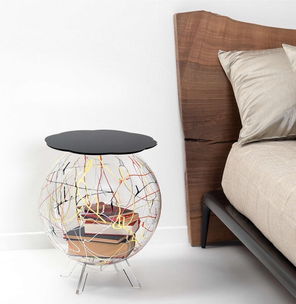 Tavolino, comodino contenitore. In plexiglass con ripiano in PMMA Dimensioni 40x40x h 46 cm, Corpo multicolor ripiano black