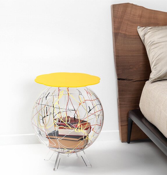 Tavolino, comodino contenitore. In plexiglass con ripiano in PMMA Dimensioni 40x40x h 46 cm, Corpo multicolor ripiano Giallo