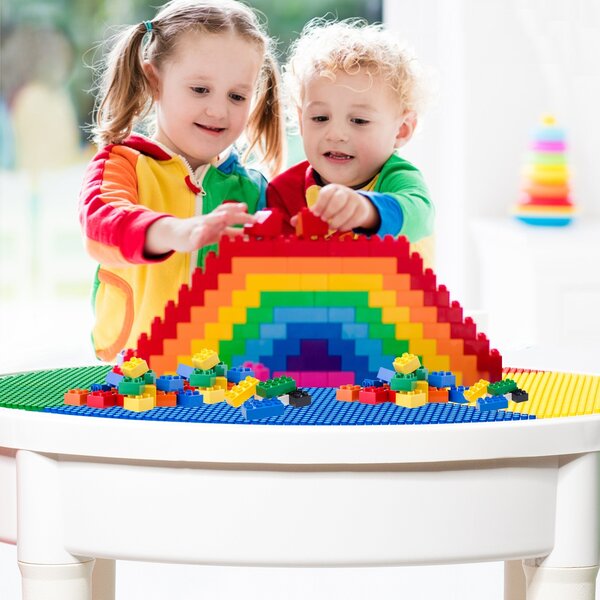 Costway 3 in 1 Tavolo attività rotondo per bambini con più di 3 anni con 2 sedie e 300 costruzioni, 57x43cm Multicolore>