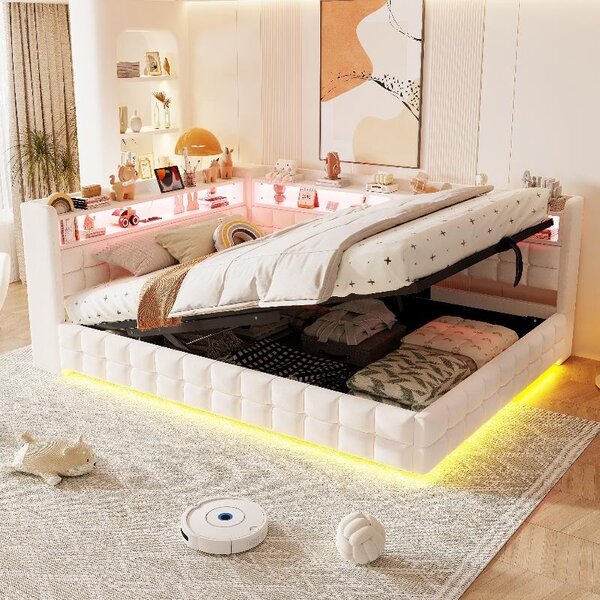 Divano letto 140x200 cm con vano contenitore a sistema idraulico, barra luminosa a LED, presa di corrente, porte USB e di tipo C, rivestito in velluto color beige con scaffali in legno