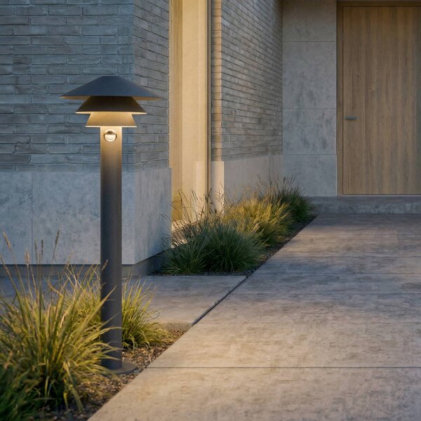 Lampione a LED Lucande Montaro, 110 cm, antracite, con sensore Montaro, Nero, Alluminio, Moderno