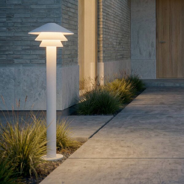 Lampione a LED Lucande Montaro, 110 cm, bianco, IP54 Montaro, Bianco / Opale, Alluminio, Moderno