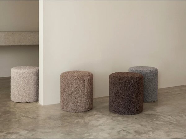 Poggiapiedi marrone con rivestimento in bouclé Teddy – Blomus