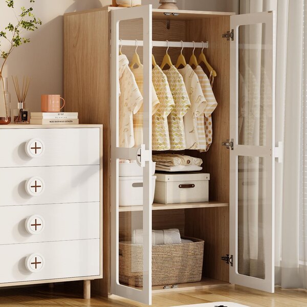 Okwish Armadio per bambini a due ante in vetro con barra appendiabiti, armadio per cameretta con maniglie in legno a forma di biscotto e ripiani scorrevoli, bianco + legno naturale