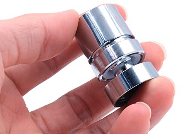 Miscelatore doccia multifunzione da 22 mm con aeratore rotativo, realizzato in ottone, che consente il risparmio idrico