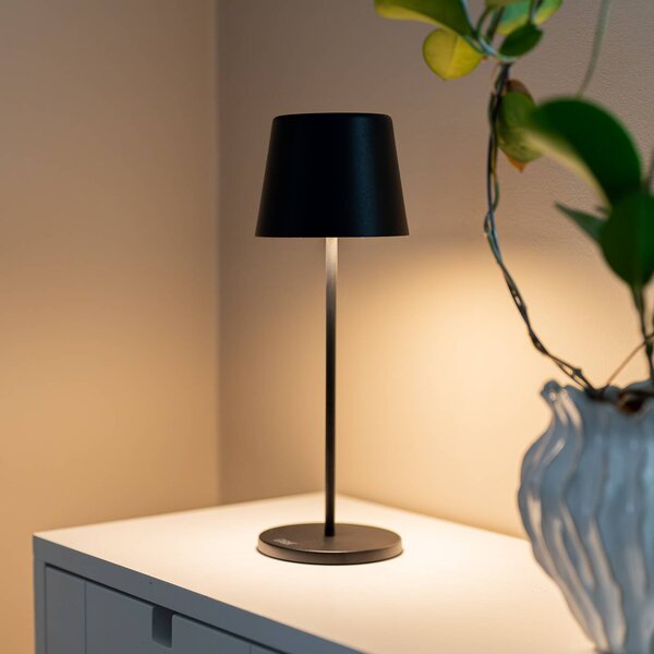 Konstsmide Lampada da tavolo LED ricaricabile Vence, altezza 32 cm, nera, IP54, USB dimmerabile, Nero, Soggiorno / Sala da pranzo, Alluminio, Moderno