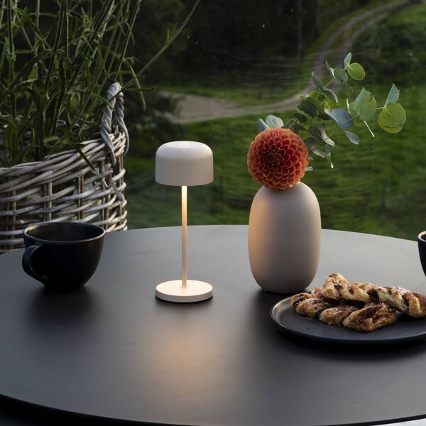 Konstsmide Lampada LED da tavolo ricaricabile Lille, altezza 20 cm, color sabbia, IP54, USB dimmerabile, Crema / Ambra, Soggiorno / Sala da pranzo, Alluminio, Moderno
