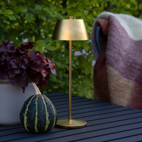 Konstsmide Lampada da tavolo LED ricaricabile Eze, oro opaco, 32 cm, IP54, USB dimmerabile, Ottone / Oro, Soggiorno / Sala da pranzo, Alluminio, Moderno