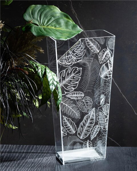 Portaombrelli in plexiglass con curvatura a mano disegno tagliato al laser colore Dimensioni 28x16,5xH60 cm, peso 2,88 kg, spessore 5 mm colore trasparente