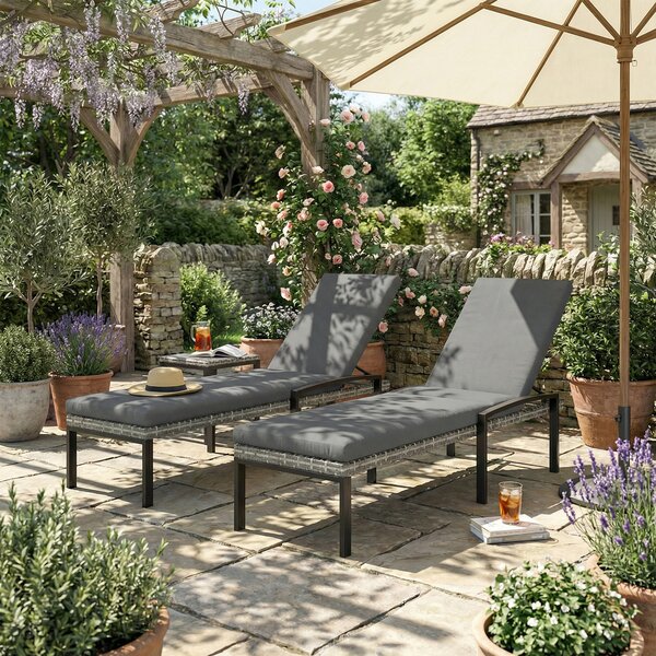 Outsunny Set 2 lettini prendisole in polyrattan con schienale regolabile, Grigio chiaro | Aosom Italy