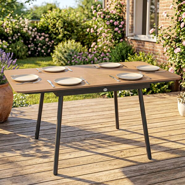 Outsunny Tavolo giardino 6 persone con piano WPC e piedini regolabili, 140x80 cm, Teak | Aosom Italy