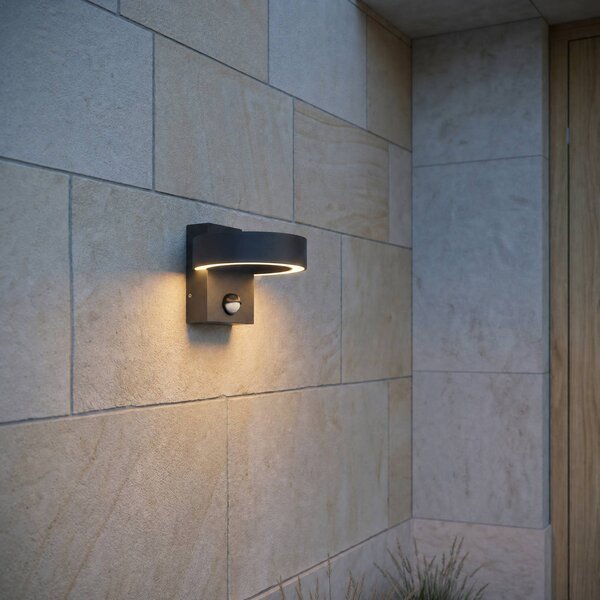 Applique da esterni LED Lucande Nirella, nera, CCT, con sensore Nirella, Nero, Metallo, Moderno, Applique da esterni
