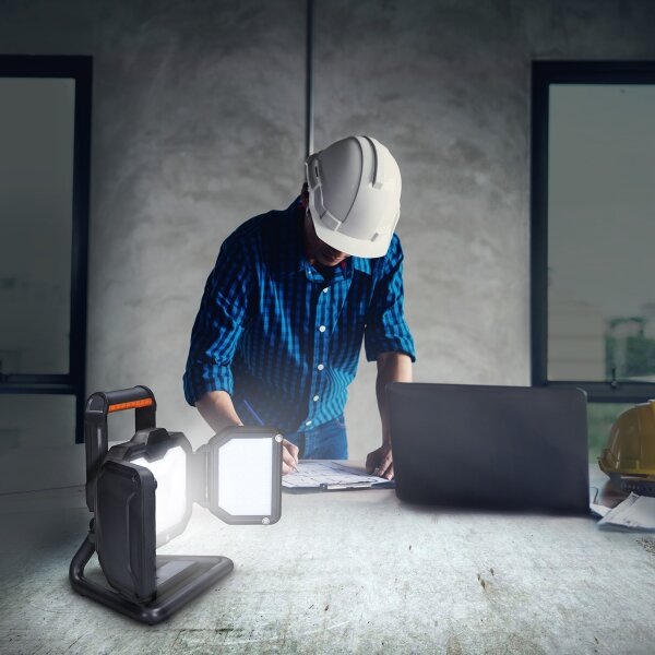 Solight WM-30W-RE-LED Proiettore ricaricabile dimmerabile LED/30W/6600 mAh 4000K IP54