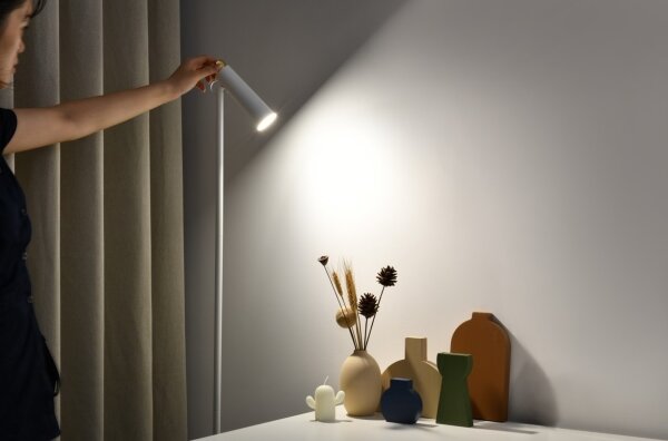 Immax 08992L - Lampada da terra dimmerabile a LED TIT LED/6W/230V bianco
