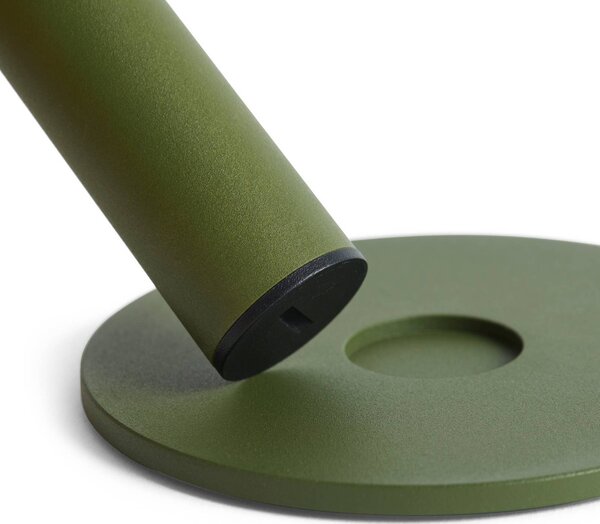 HAY Lampada LED da tavolo ricaricabile HOST PORTABLE, verde oliva, 22 cm, IP44 dimmerabile, Verde, Soggiorno / Sala da pranzo, Alluminio, Moderno